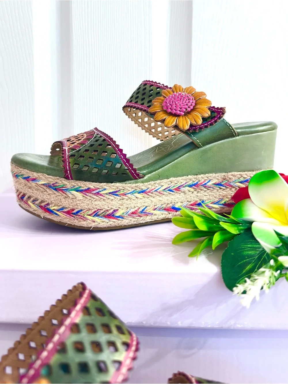 L’ARTISTE ~ Olive Green Platform Sandals w/Decorative Sunflower Velcro Straps